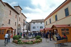 Apecchio (Marche) in occasione  della Mostra Mercato del Tartufo e dei Prodotti del Bosco - Foto di Massimo Landi