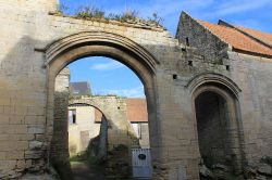 Arcate nel centro storico di Fontaine Henry in Normandia Par Roi.dagobert — Travail personnel, CC BY-SA 3.0, Lien