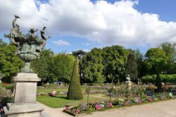 Archbishop's Garden, i giardini pubblici della città di Bourges, Francia. Si trovano dietro la cattedrale; la loro creazione risale al '700.
