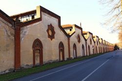 I capannoni ormai in disuso del Cotonificio Crespi - di ciò che una volta fu un glorioso territorio di industria, il fiore all'occhiello del tessile italiano, rimangono questi lunghi ...