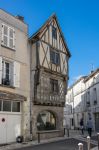 Architettura a graticcio nel centro storico di Cognac, Francia - © gumbao / Shutterstock.com