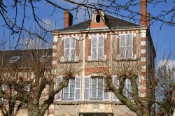 Architettura antica a Saint-Benoit-sur-Mer, Francia: siamo nel dipartimento del Loiret, nella regione del centro-Valle della Loira.


