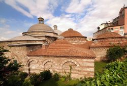 Architettura degli hamam a Bursa, Turchia. In lingua araba "hamam" indica il complesso termale in cui i musulmani effettuano il ghusl, lavacro maggiore, o il wudu (lavacro minore) ...