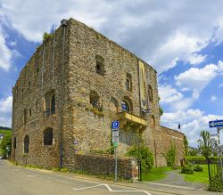 Architettura del castello Bromserburg, nei pressi di Rudesheim am Rhein (Germania). In questa costruzione millenaria ha sede il museo del vino con cimeli dai tempi dell'antica Roma sino ...