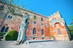 Architettura del castello di Brolio a Gaiole in Chianti, provincia di Siena, Toscana - © arkanto / Shutterstock.com