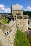 Architettura del castello di Fougères, Bretagna, Francia. Ci sono voluti circa 4 secoli per la costruzione di questo maniero in cui si possono distinguere fasi e caratteristiche stilistiche ...
