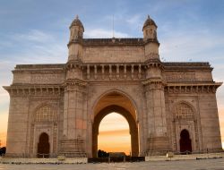 Architettura del Portale dell'India a Mumbai, India. E' una delle attrazioni più famose della città.

