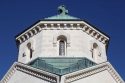 Architettura del santuario di Ars-sur-Formans, Francia.
