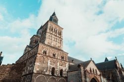 Architettura della basilica di San Servazio nel centro storico di Maastricht, Olanda.

