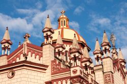 Architettura della chiesa di Gesù Nazareno a Medellin, Colombia - © De Jongh Photography / Shutterstock.com