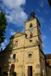 Architettura della chiesa di St.James a Bamberga, Germania, in una giornata con il cielo blu - © photo20ast / Shutterstock.com
