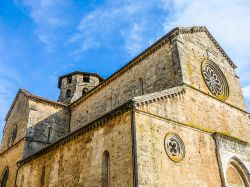 Architettura della chiesa romanica di San Francesco a Ferentino, Lazio. Di origini benedettine a inizialmente dedicata a San Sebastiano, questo edificio religioso è caratterizzato da ...