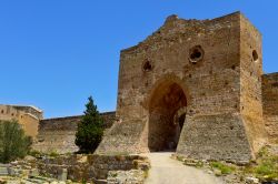 Architettura della cittadella di Sagunto, Spagna: il possente arco d'ingresso. 
