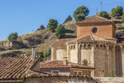 Architettura della graziosa chiesa di San Michele sulla collina di Daroca, Spagna.




