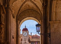 Architettura della torre di Trogir, Croazia.

