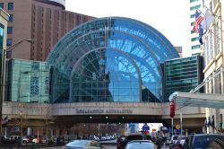 Architettura dell'Indianapolis Artsgarden al Circle Centre Mall, Indiana (USA) - © jessicakirshcreative / Shutterstock.com