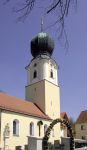Architettura di una chiesa a Weltenburg, Germania, con la torre campanaria e la singolare cupola. 
