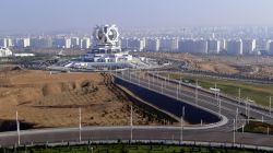 Architettura moderna nella città di Ashgabat, Turkmenistan.
