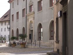 Architettura nel centro storico di Brugg nei pressi di Zurigo, Svizzera, in estate.

