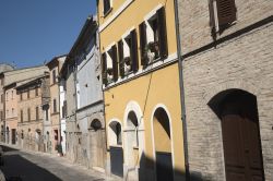 Architettura tradizionale nel centro storico di Recanati, Marche.
