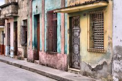 Architettura coloniale a Camaguey, Cuba - Edifici in stile coloniale si affacciano sulle strade del centro storico di Camaguey, una delle località che meglio ha conservato le caratteristiche ...