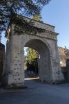 Arco di Augusto a Susa, Piemonte. Monumento marmoreo situato sull'antica acropoli cittadina, quest'arco onorario risale al I° secolo a.C.; fu fatto costruire per volere del re Cozio ...