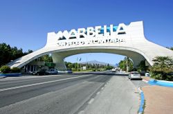 L'arco di benvenuto a Marbella nei pressi ...