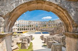 L'Arena di Pola, Croazia. L'anfiteatro romano fu costruito fra il 27 a.C. e il 68 d.C. ed è uno dei sei più grandi al mondo. E' il monumento antico meglio conservato ...