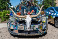 Art car in anteprima alla 31ma edizione dell'Art Car Parade annuale di Houston, Texas. Questo evento, che promuove l'arte contemporanea, è diventato un vero e proprio fenomeno ...