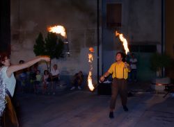 Artisti di strada durante il festival Mojoca a Moio della Civitella - © Sicio / Shutterstock.com