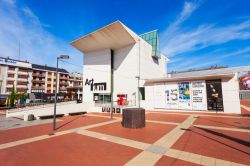 L'Artium Museum a Vitoria Gasteiz, Spagna. Si tratta di un museo di arte contemporanea: situato in Francia Street opsita opere di Dalì, Picasso, Villalba, Mirò e molti altri ...