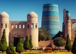 Ata Darvoza la porta occidentale di Itchan Kala, la cittadella unesco di Khiva in Uzbekistan - © Dudarev Mikhail / Shutterstock.com