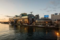 Attività commerciali lungo il Kushiro River, Hokkaido, Giappone - © twoKim images / Shutterstock.com