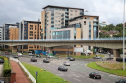 Automobili su una strada a più corsie a Sheffield, Inghilterra. Il regno Unito ha 519 veicoli ogni mille abitanti - © Tupungato / Shutterstock.com