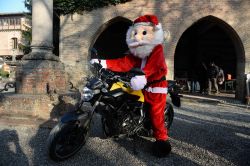 Babbo natale in moto: uno degli eventi dei mercatini di Natale a Grazzano VIsconti - ©  Natale a Grazzano Visconti
