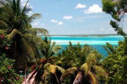 La laguna di Bacalar in Messico - © urosr / Stockphoto LP.