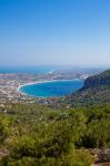 Un bel panorama della baia di Kamari nel sud dell'isola di Kos, Grecia (Dodecaneso) - © Anna Lurye / Shutterstock.com