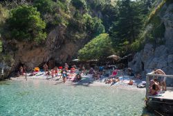 Baia (Porto) degli Infreschi, a Marina di Camerota nel Cilento, in Campania - © Matthias Riedinger / Shutterstock.com