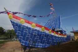 Bandiere politiche durante il 14° Malaysia General Election nello stato di Johor - © Adi Haririe / Shutterstock.com