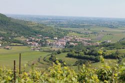 Baone fotografato dal Monte Cero sui Colli Euganei in Veneto - © G.F.S. - Wikipedia