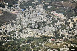 Baraccopoli sulle colline di Port-au-Prince, Haiti. Molte persone dalle campagne si spostano in città in cerca di fortuna.