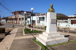 Baracoa: il busto di Antonio Maceo, generale della Guerra d'Indipendenza tra Cuba e Spagna alla fine del XIX secolo.