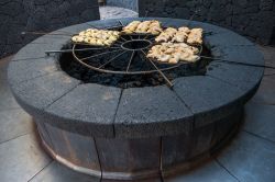 Un barbecue vulcanico nel Parque Nacional de Timanfaya, isola di Lanzarote (Canarie, Spagna).