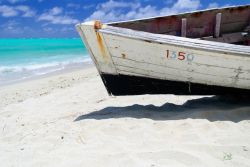 Una barca da pesca sulla spiaggia dell'isola di Rodrigues, Repubblica di Mauritius.



