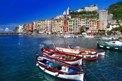 Barche da pesca ormeggiate al porto di Porto Venere, La Spezia.



