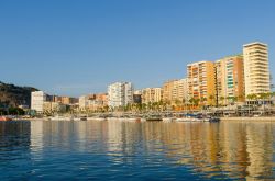 Barche ancorate nel porto di Malaga, Andalusia (Spagna), che è stato oggetto di lavori di riqualificazione negli ultimi anni - foto © Alfonso de Tomas / Shutterstock
