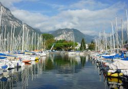Barche ormeggiate al porto di Riva del Garda, Trentino Alto Adige - © 240046639 / Shutterstock.com