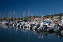 Barche ormeggiate al porto turistico di Sainte-Maxime, dipartimento del Var (Francia) - © Carl DeAbreu Photography / Shutterstock.com