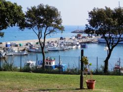 Barche ormeggiate alla marina di San Felice Circeo in autunno (Lazio) - © Hans wrang / Shutterstock.com