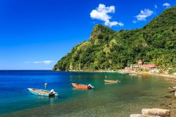 Barche sulla baia di Soufriere Bay isola di Dominica